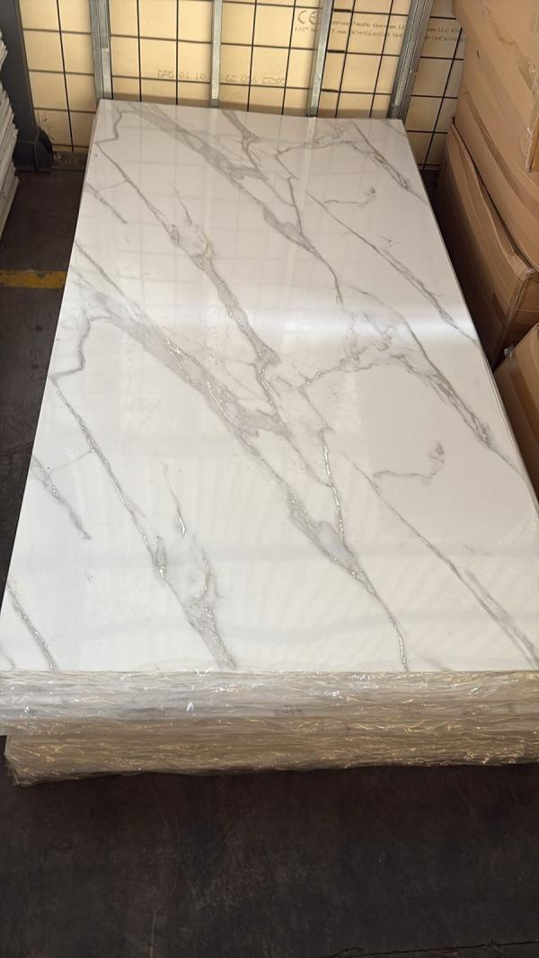 LAMINAS UV VETEADAS 1.22 x 2.44 HC8881-3